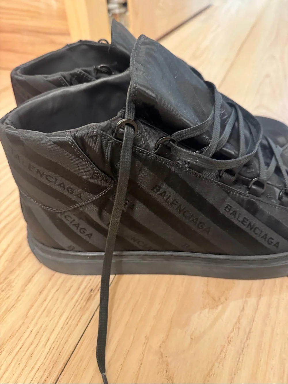Balenciaga Black High-Top Logo-Striped Sneakers - Picture 8 of 8